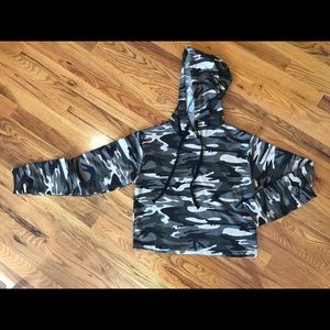Crop camo women’s top size xs